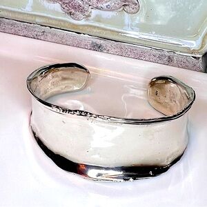 Retired Silpada 925 sterling silver cuff bracelet B1435